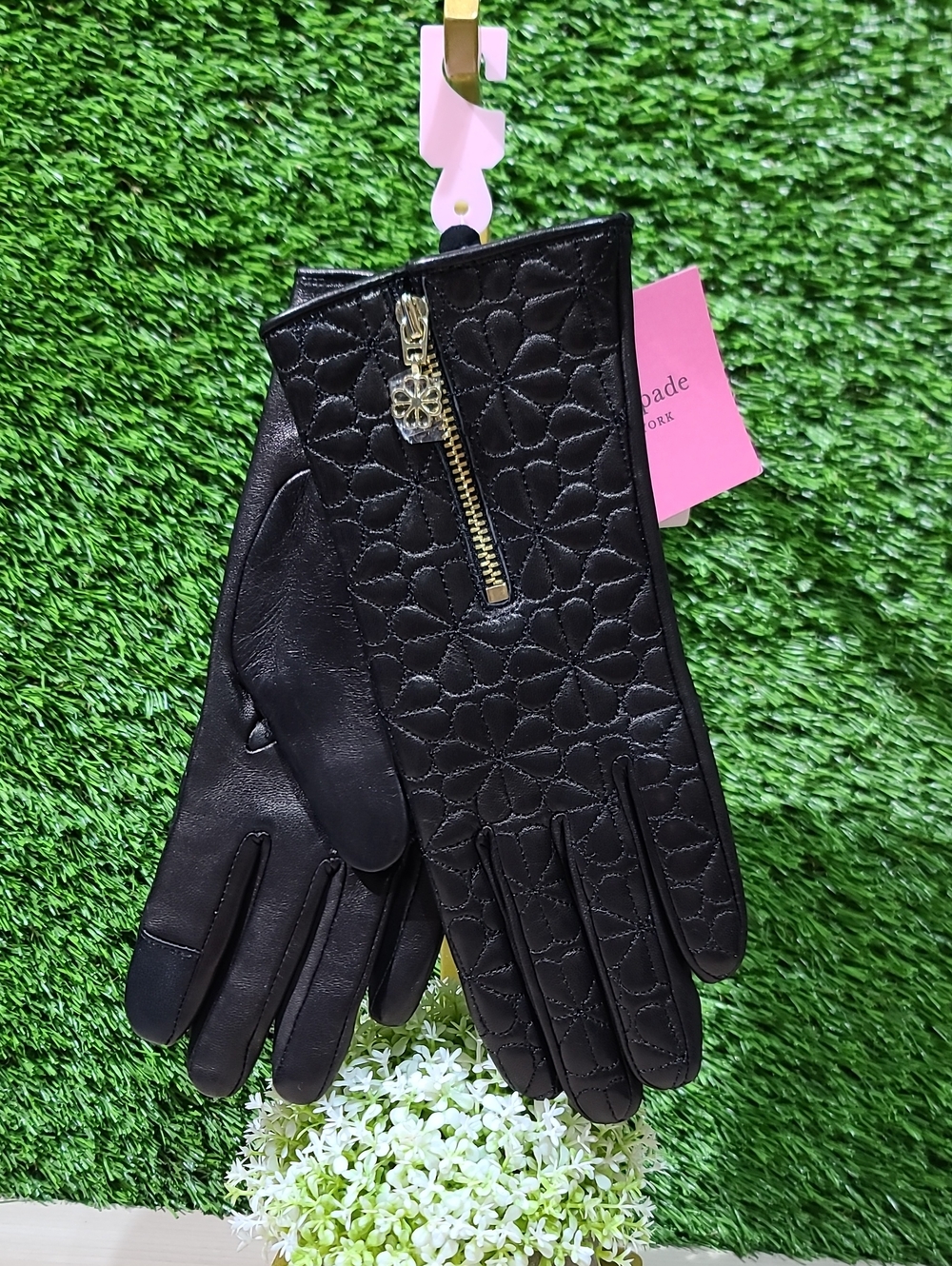 Kate Spade Quilted Flower Zipped Gloves Black / Small NWT
